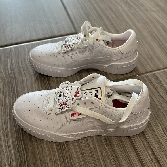 Hello Kitty X Puma - Picture 2 of 3